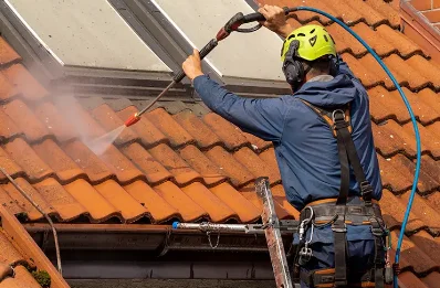 Démoussage et hydrofuge de toiture à Compains